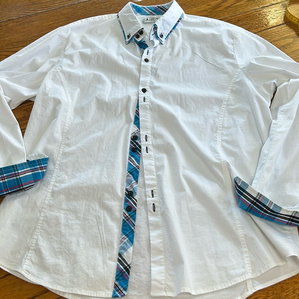 Tomsware men’s white shirt with blue plaid details.  Size XL.  Great condition.
